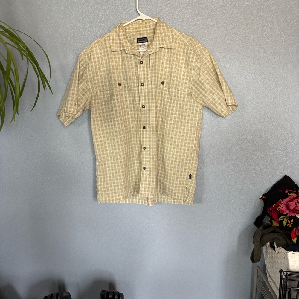 PATAGONIA Island Hopper button down shirt. Vented. Pockets. Size men’s med